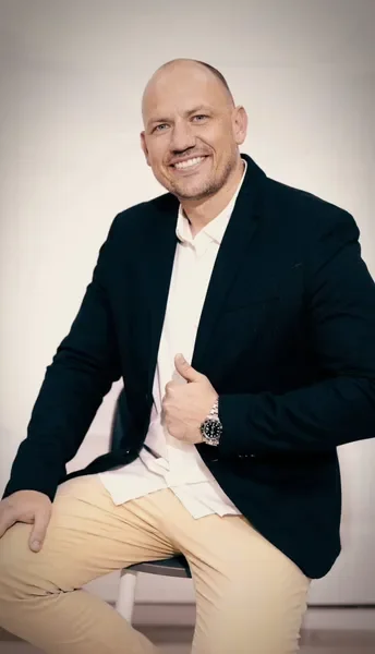 מחשב נייד עם גיליון השוואת הצעות משכנתא מפורט